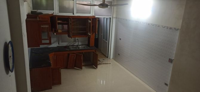 Cần bán nhà 3 tầng xây lệch Phố Bào Ngoại, Phường Đông Hương 86m2, rộng 4m giá chỉ 3 tỷ - 6