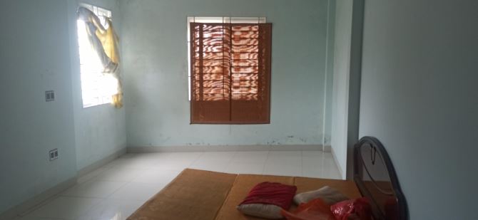 Cần bán nhà 3 tầng xây lệch Phố Bào Ngoại, Phường Đông Hương 86m2, rộng 4m giá chỉ 3 tỷ - 7