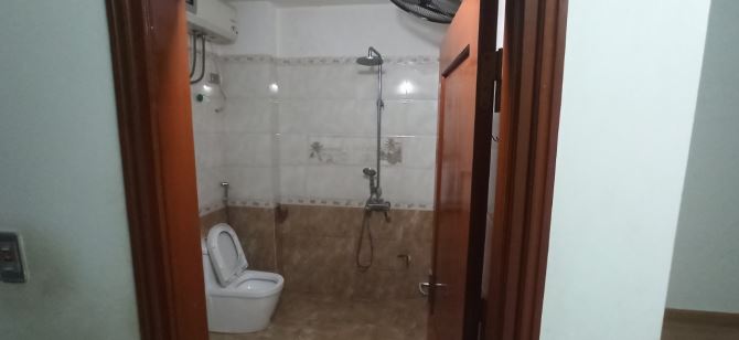 Cần bán nhà 3 tầng xây lệch Phố Bào Ngoại, Phường Đông Hương 86m2, rộng 4m giá chỉ 3 tỷ - 8