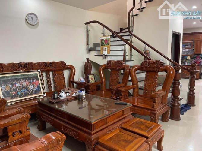 Bán nhà Ngõ 95 Chùa Bộc, Gần ĐH Y Hà Nội, Dt 35m2 x5 tầng, Giá 4,6 tỷ