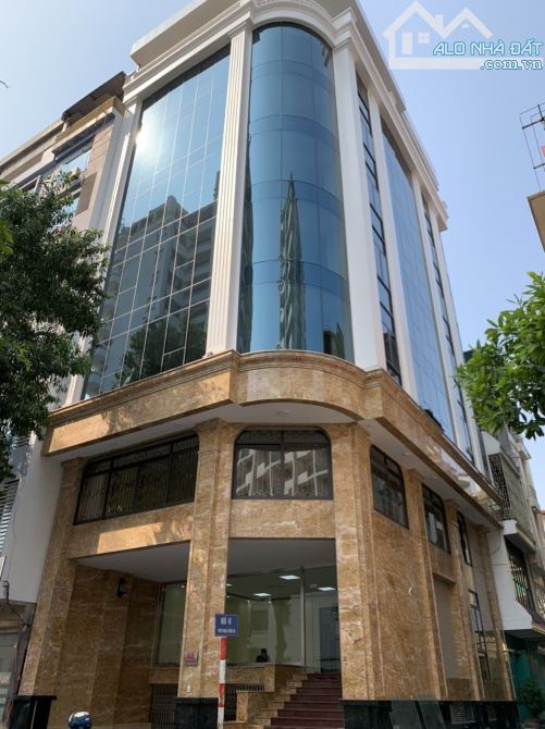 Cho thuê tòa nhà văn phòng tại Nguyễn Xiển.DT : 186 M * 6 Tầng + 1 Tum . Lô góc .Thông san - 1