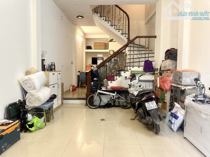Bán nhà 50m2 khu dịch vụ Mộ Lao ở giữa Thanh Bình - Vũ Trọng Khánh kinh doanh thuận lợi - 1