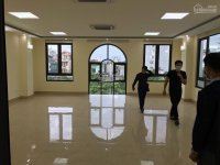 Cho thuê tòa nhà văn phòng tại Nguyễn Xiển.DT : 186 M * 6 Tầng + 1 Tum . Lô góc .Thông san - 3