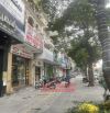 Bán nhà mặt phố Trần Khát Chân mặt tiền rộng 8.6 m vỉ hè đá bóng sát phố huế dt 200 m2