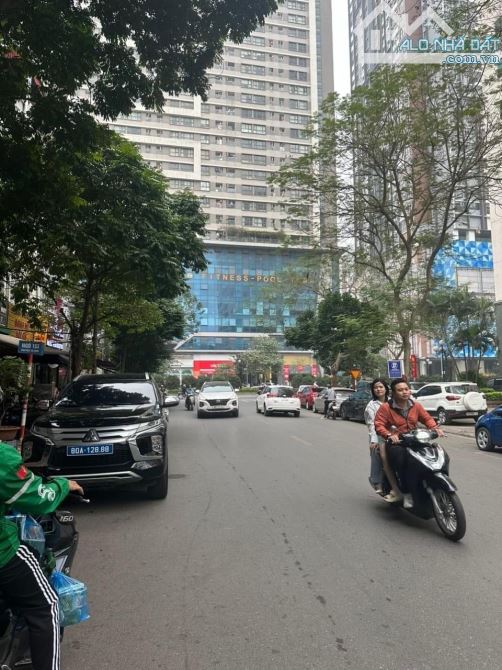 Bán Phố Nguyễn Thị Định, kinh doanh đỉnh cao, mt 4.2m dt 55m2 x 5 tầng 31 tỷ