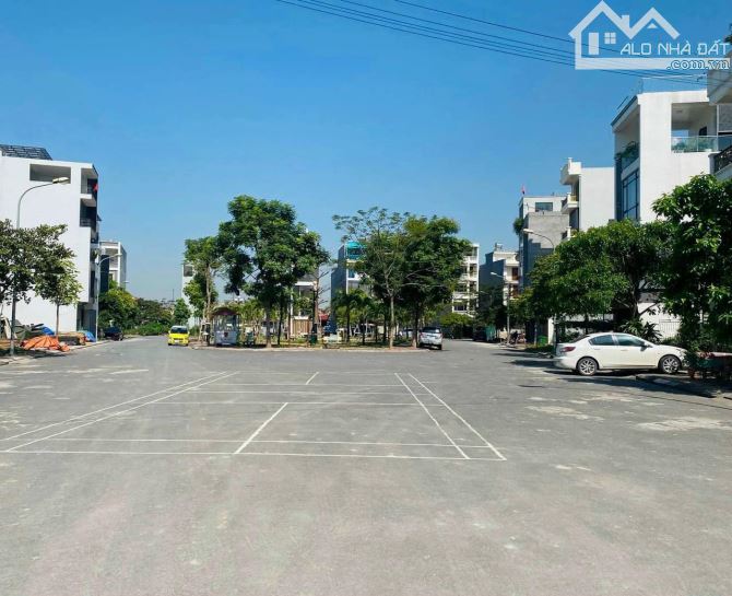 Bán đất khu phân lô quận uỷ Hồng Bàng, Hải Phòng DT: 100m MT: 5m Giá: 6 tỷ 050tr Ms Minh