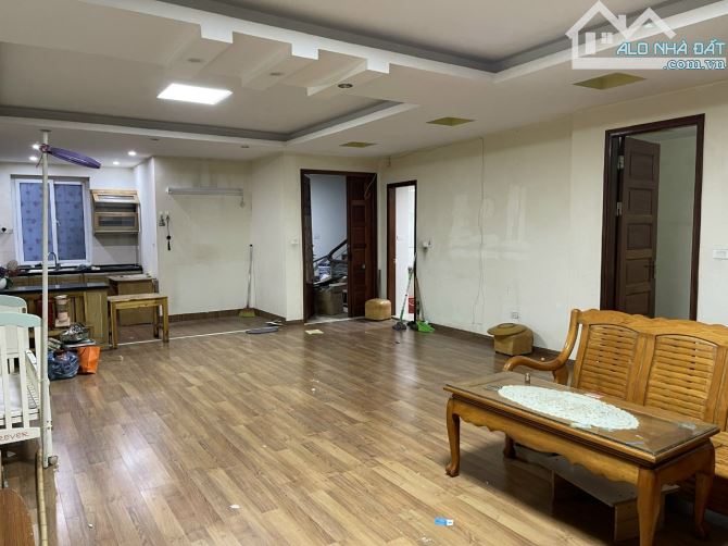 Bán nhà mặt phố Vương Thừa Vũ. Dt 110m2, Mặt tiền 9m, xây 6 tầng, thang máy. 2 mặt thoáng