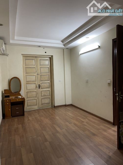 Bán nhà mặt phố Vương Thừa Vũ. Dt 110m2, Mặt tiền 9m, xây 6 tầng, thang máy. 2 mặt thoáng