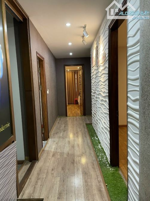 Bán nhà mặt phố Vương Thừa Vũ. Dt 110m2, Mặt tiền 9m, xây 6 tầng, thang máy. 2 mặt thoáng