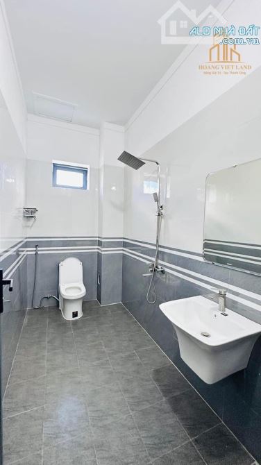 Bán căn nhà 1 trệt 2 lầu hẻm Y Ngông , diện tích 5 m × 17,5 m ; hướng Đông ; giá 3,75  tỷ - 5