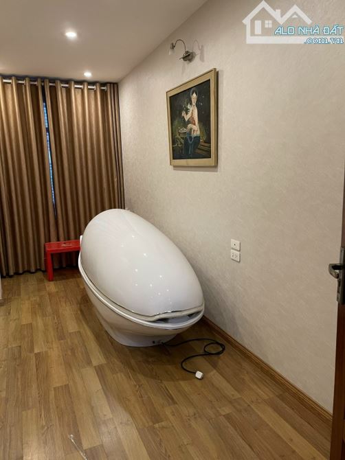 Bán nhà mặt phố Vương Thừa Vũ. Dt 110m2, Mặt tiền 9m, xây 6 tầng, thang máy. 2 mặt thoáng