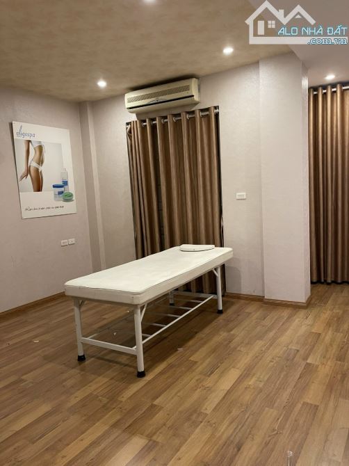 Bán nhà mặt phố Vương Thừa Vũ. Dt 110m2, Mặt tiền 9m, xây 6 tầng, thang máy. 2 mặt thoáng