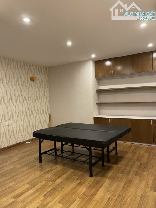 Bán nhà mặt phố Vương Thừa Vũ. Dt 110m2, Mặt tiền 9m, xây 6 tầng, thang máy. 2 mặt thoáng