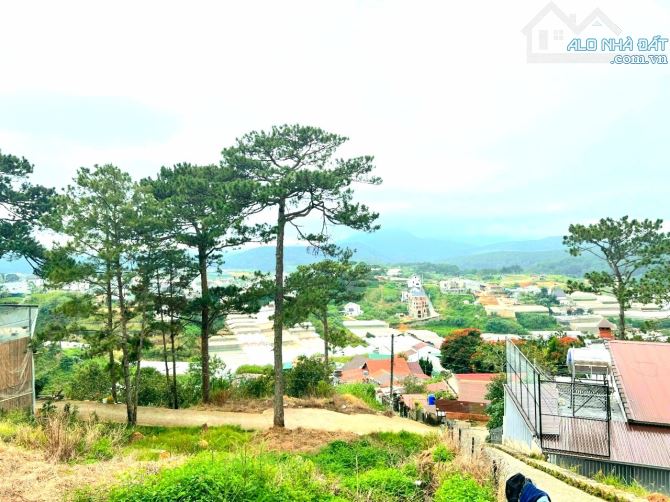 Bán đất ngộp view đẹp 2 mặt tiền trung tâm Đà Lạt, sổ riêng 585m thổ cư