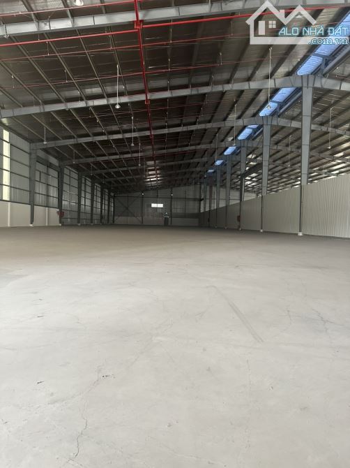 Cho thuê Kho - Xưởng mt KCN Cát Lái. 600m2. Trần cao 8m. Giá 30tr/th. đầy đủ PCCC. CONT - 2