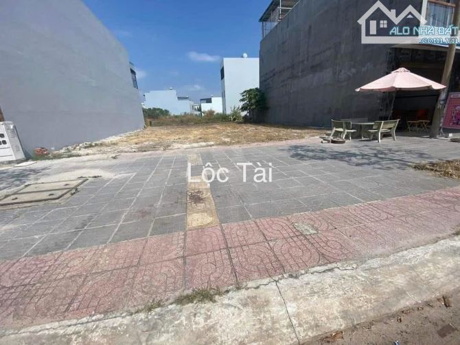 Bán lô đất 225m2 cách đường 3/2 50m, ngay trường học KĐT Chí Linh, giá 2tỷ800t