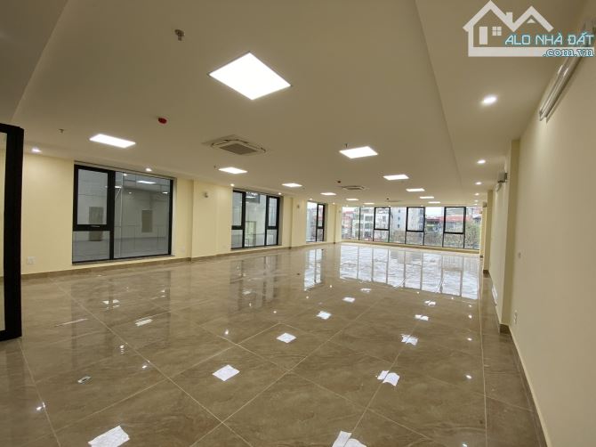 Bán tòa nhà Văn Phòng 9 tầng mặt phố Vũ Tông Phan Dt 191m2 Mt 10m Lô góc. Giá 110tỷ - 1