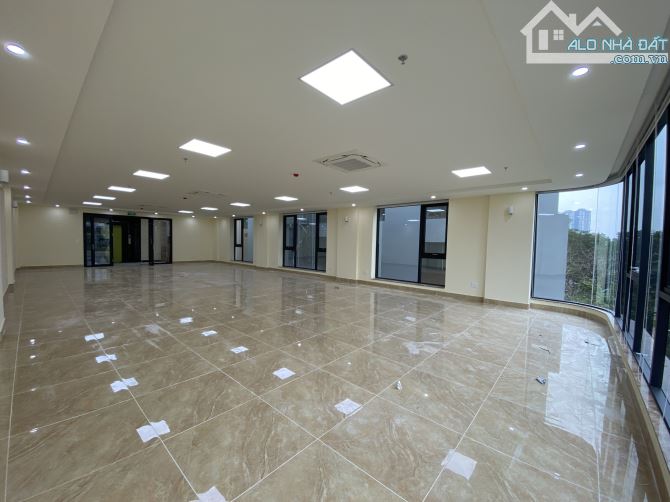 Bán tòa nhà Văn Phòng 9 tầng mặt phố Vũ Tông Phan Dt 191m2 Mt 10m Lô góc. Giá 110tỷ - 2