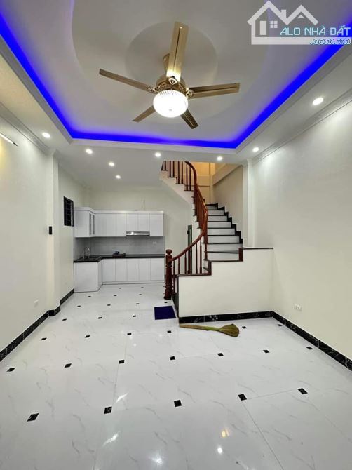 Bán nhà Ngõ 294 Minh Khai Ô tô qua cửa Dt 33m Mt 4m Giá 4,3 tỷ - 2