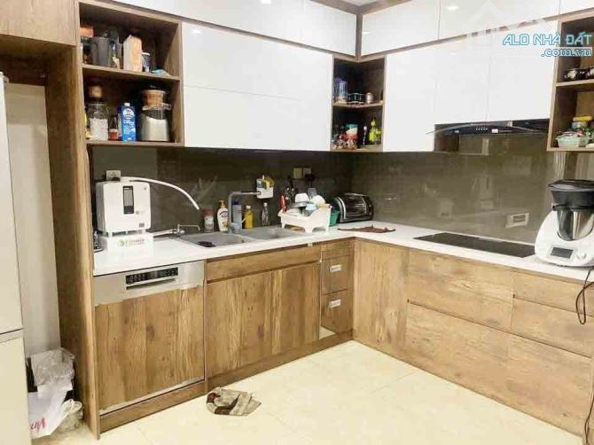 Bán nhà đẹp Trần Quang Diệu, Đống Đa, gara 2 ôtô, kinh doanh, 65mx6t, 19 tỷ - 2