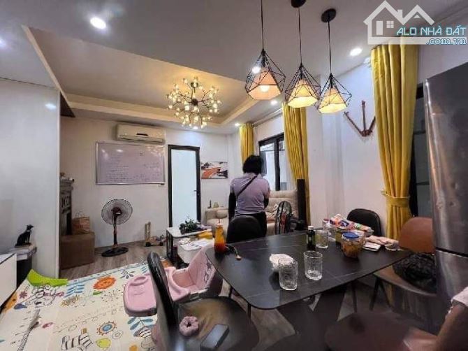 Bán nhà xã đàn 30m2 + (2m2 chưa sổ)- 7 tầng - giá 5,8 tỷ Ngõ rộng gần mặt phố- 8 phòng ngủ - 5