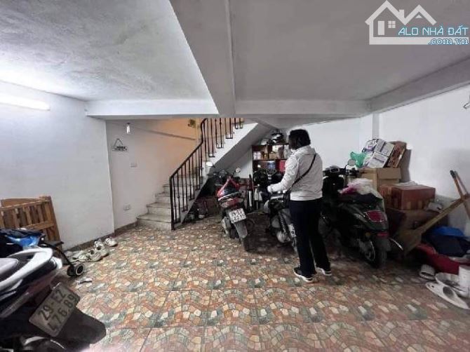 Bán nhà xã đàn 30m2 + (2m2 chưa sổ)- 7 tầng - giá 5,8 tỷ Ngõ rộng gần mặt phố- 8 phòng ngủ - 7