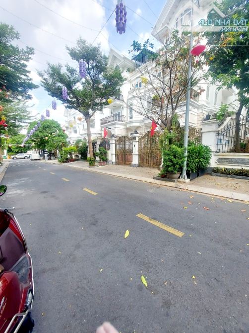 Chủ bán BTsong lập đẹp cityland gardenhill- Emart P5, DT 9X20M Hầm 4 lầu giá chỉ 37tỷ