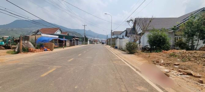 Cần bán lô đất mặt tiền đường chính Duy Tân Lạc Dương tp Đà Lạt