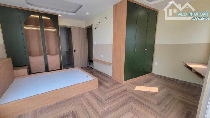 Bán nhà Mặt đường Hoàng Hoa Thám, 4,3x11m, nhà mới xây, otô đậu trước nhà. Giá - 2