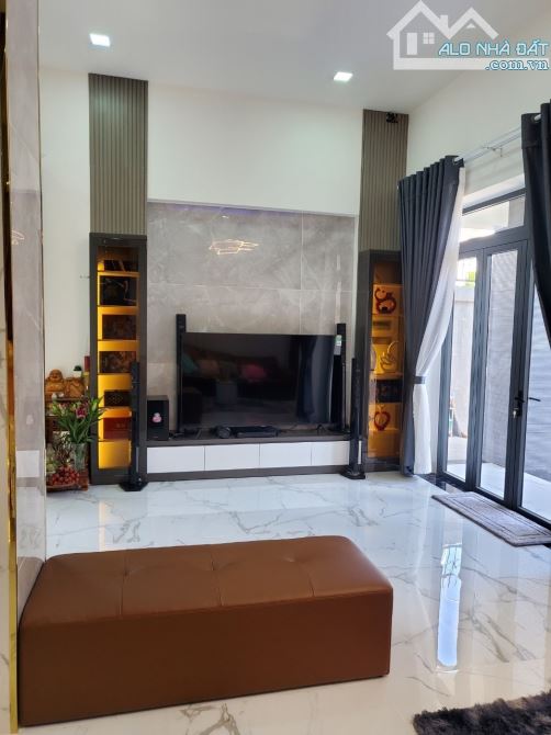 Biệt thự khu VIP Đại học văng lang p13 Bình Thạnh lô góc 200m2 - 3