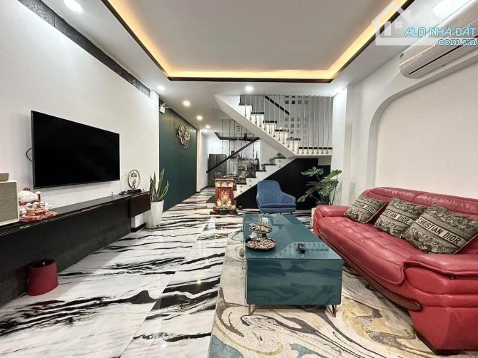 XE HƠI VÀO NHÀ! Bán Nhà 5 Tầng Cực Đẹp Lê Văn Sỹ, 68m2 (5x13.6m), 10.3 Tỷ TL