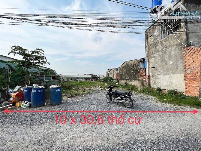 Ngay Khu Công nghiệp Hoàng Gia, 10x30,6 thổ cư, Vị Trí Đẹp, dân cư đông đúc