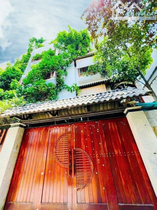 Bán gấp Biệt thự 4 tầng, mặt tiền đường số Nguyễn Thị Định, Q.2, 164m2, chỉ 14,5 tỷ TL - 1