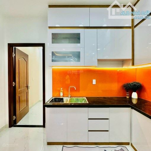 Nhà đẹp ở ngay giáp Lê Quang Định - vài bước nhỏ ra mặt tiền - 3 phòng ngủ - tặng nội thất - 1