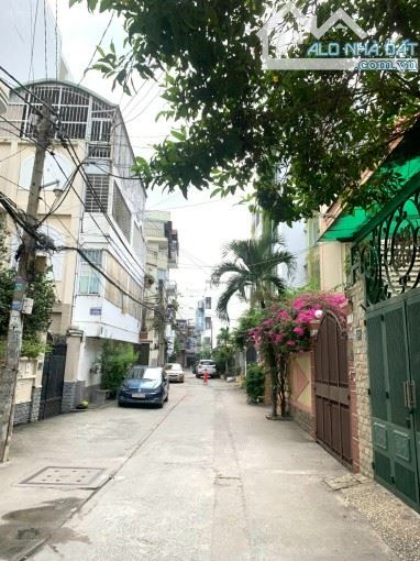 Nhà đẹp ở ngay giáp Lê Quang Định - vài bước nhỏ ra mặt tiền - 3 phòng ngủ - tặng nội thất - 4
