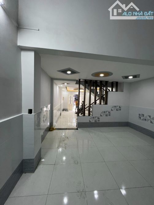 Nhỉnh 3 tỷ có nhà 4x18m, ngay chợ Hocmon, Lý Thường Kiệt, thị trấn Hocmon
