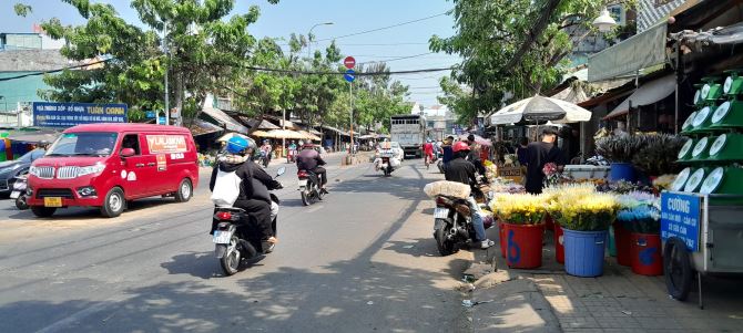 Bán nhà mt Nguyễn Thị Sóc đối diện chợ Đầu mối Hocmon, 4x30m full thổ cư, hơn 10ty