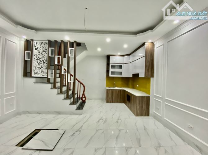 Nhỉnh 4 tỷ có nhà 5 tầng KĐT ROYALPARK, Ô tô thông - 1