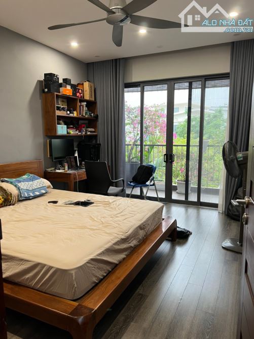 chủ bán căn liền kề góc đầu hồi Gamuda dt:145m2 4 tầng, view công viên giá 275tr/m2