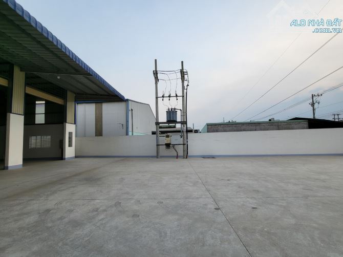Cho thuê 3.800 m2 Kho xưởng mới ,Tân Uyên Bình dương đường lớn giá rẻ - 1