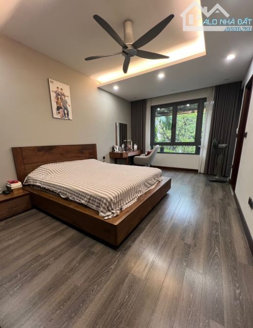 chủ bán căn liền kề góc đầu hồi Gamuda dt:145m2 4 tầng, view công viên giá 275tr/m2