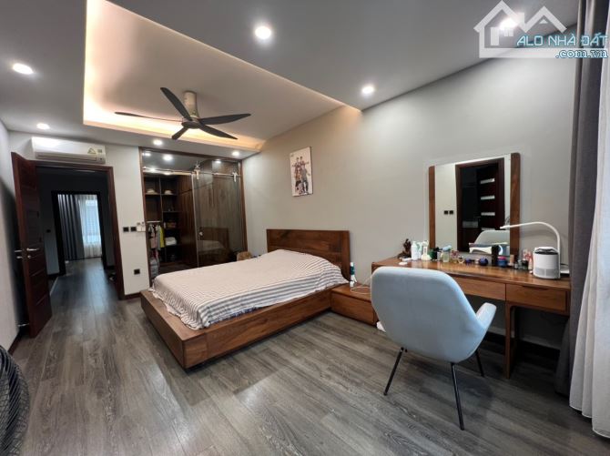 chủ bán căn liền kề góc đầu hồi Gamuda dt:145m2 4 tầng, view công viên giá 275tr/m2