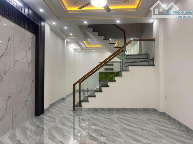 Bán gấp nhà 3 tầng, mặt ngõ Khúc Thừa Dụ - Lê Chân. 48m2, Giá chỉ 2,98 tỷ