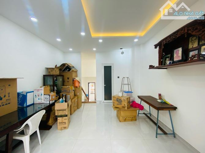 Chủ bán gấp, nhà 3 tầng, 169m2 đất, chỉ 14 tỷ 850, ngay chợ Bà Chiểu - 1