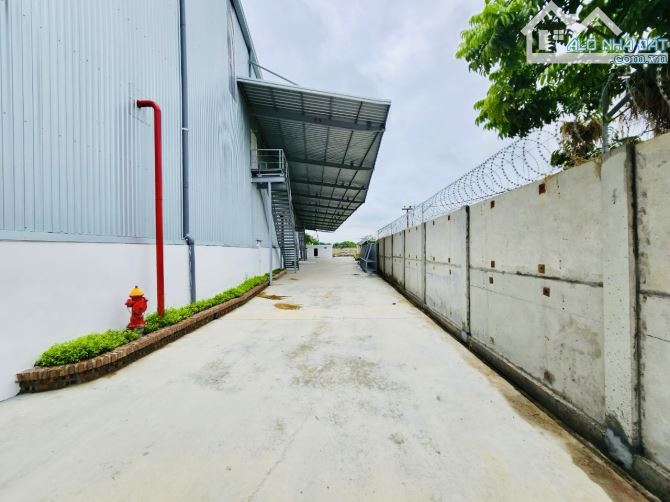 Cho thuê 2.500-3.000m2 kho có PCCC gần đường 5 - 1