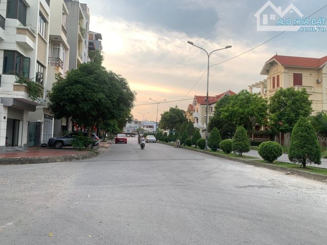 🌹Bán đất đường đôi 30m lô 26-27 Lê Hồng Phong - 1