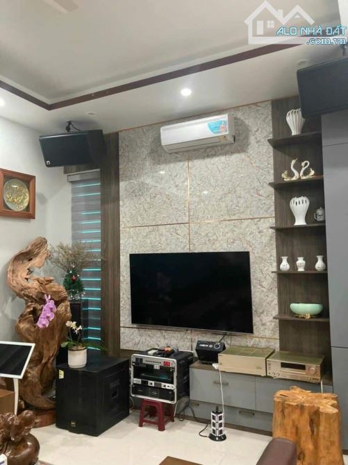 Chủ cần bán biệt thự sân vườn tự thiết kế 166m2, ngõ ô tô đỗ cửa ở Đằng Hải, giá 5,8tỷ - 2