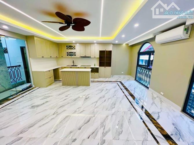 BUILDING PHỐ VIP NHẤT ĐỐNG ĐA - NHÀ ĐẸP THANG MÁY - MẶT TIỀN KHỦNG - Ô TÔ TRÁNH