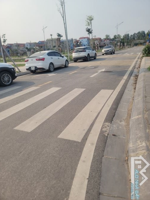 Cực kỳ Cần bán đất đấu giá Vân Hà ĐÔNG ANH đường 10 m vì hè 4M chỉ 65/ mét