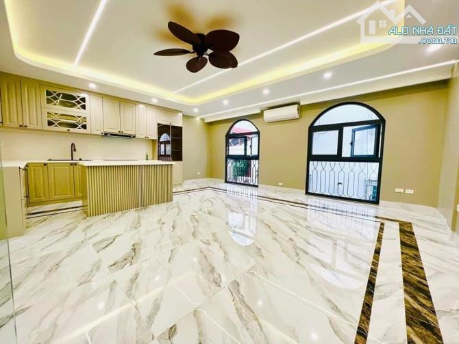 BUILDING PHỐ VIP NHẤT ĐỐNG ĐA - NHÀ ĐẸP THANG MÁY - MẶT TIỀN KHỦNG - Ô TÔ TRÁNH - 2